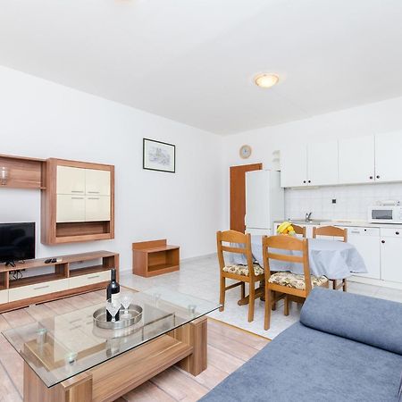 Apartments And Rooms Iva Trogir Exterior photo