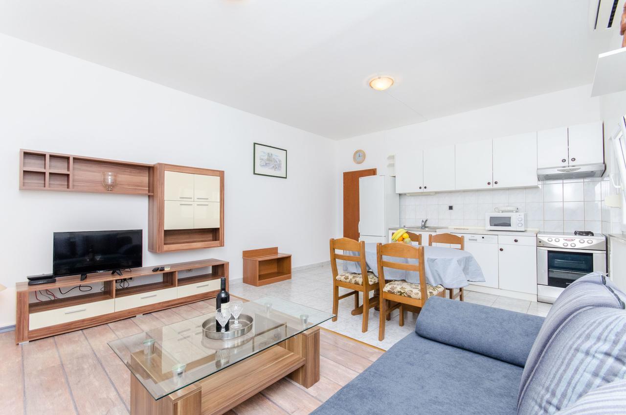 Apartments And Rooms Iva Trogir Exterior photo